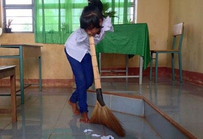 Co be 14 tuoi tung bi dan lang goi la 'con ma cut tay' hinh anh
