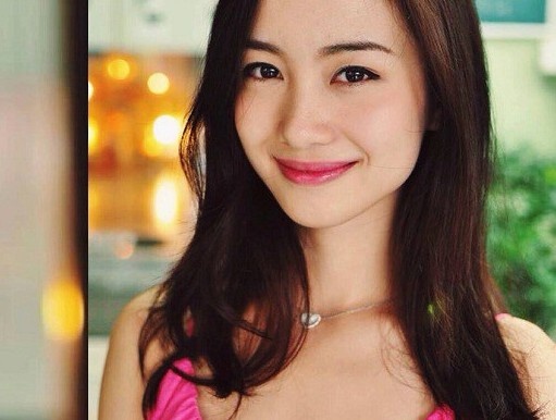 Co be tra sua Viet dat show quang cao tren dat Thai hinh anh