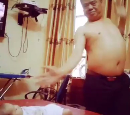 Clip do danh chau cua ong ngoai U60 hinh anh