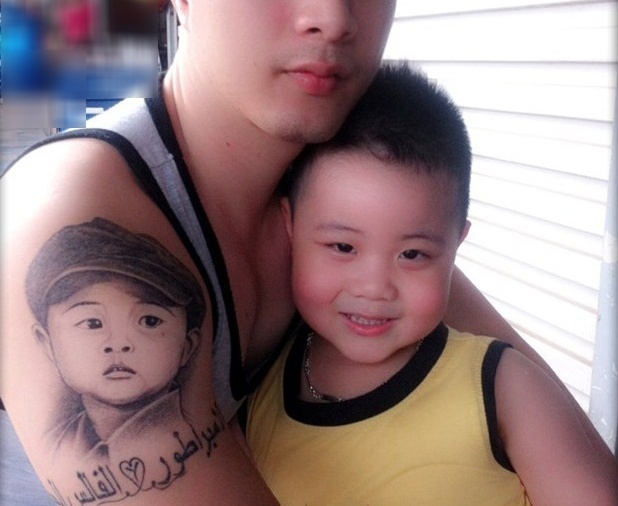 Bo xam chan dung con len canh tay khien dan mang chu y hinh anh