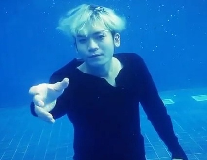 Clip BB Tran lan ngup 10 lan duoi ho hat nhep ca khuc 'Roi' hinh anh