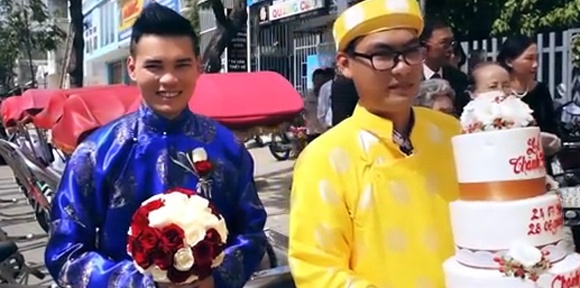 Chánh Minh rạng ngời trong lễ đón dâu.