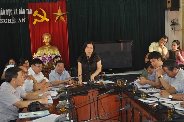 49 hoc sinh 1 nam khong den truong hinh anh