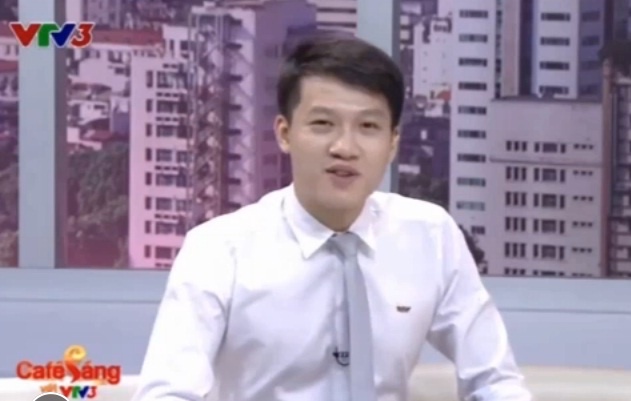 Clip BTV Tran Ngoc the hien long men mo voi luc si U70 hinh anh