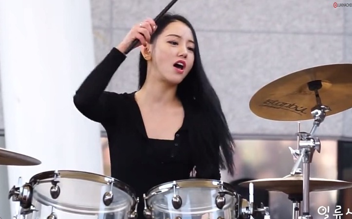 Clip kha nang choi trong dinh cua hot girl Han hinh anh