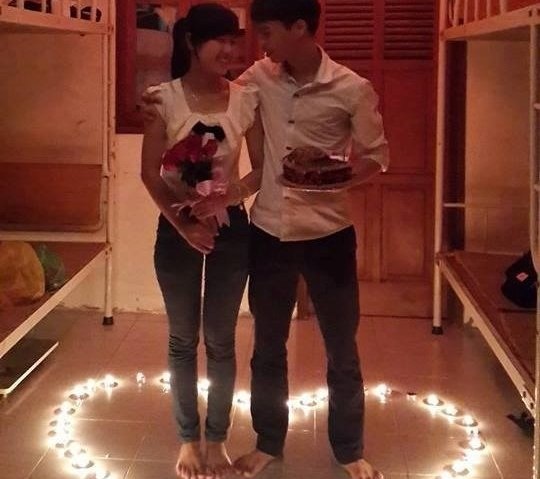 Ky niem 1000 ngay yeu, nam sinh xep trai tim tang ban gai hinh anh