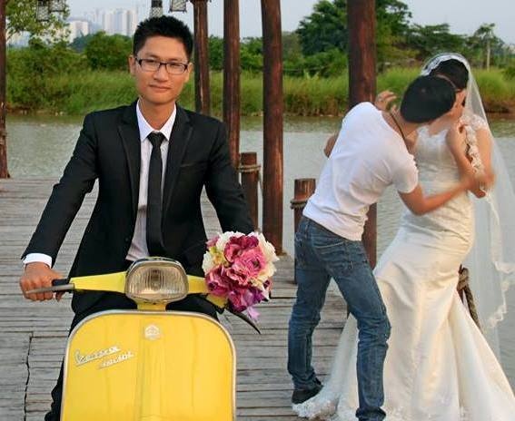 Thuc hu anh chu re bi 'cam sung' khi dang chup hinh cuoi hinh anh
