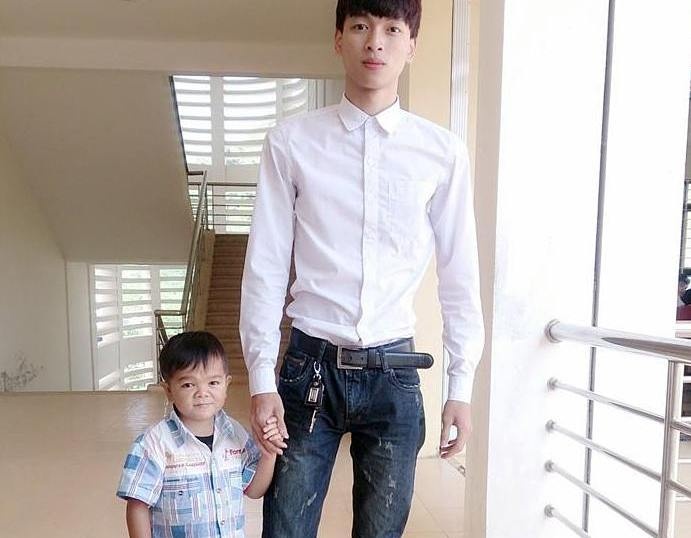 Doi ban khong lo - ty hon thu hut dan mang hinh anh