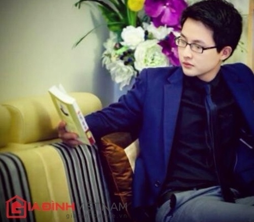 Thầy Tiến Minh trẻ hơn so với tuổi của mình rất nhiều.