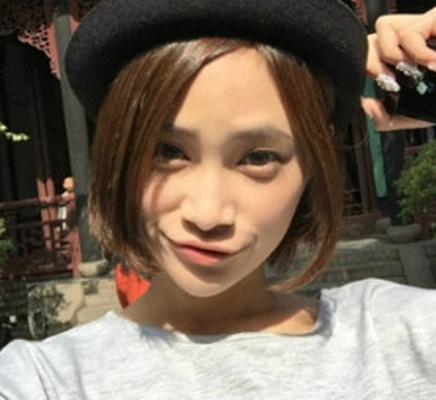 Co gai xinh dep tuyen nguoi yeu di du lich hinh anh