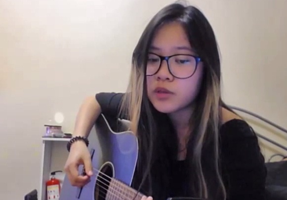 Clip 9X hat 'Chac ai do se ve' bang tieng Anh hinh anh