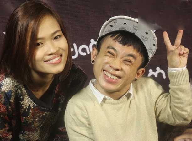 Vang chan dai, chang lun Xuan Tien than mat voi co gai la hinh anh