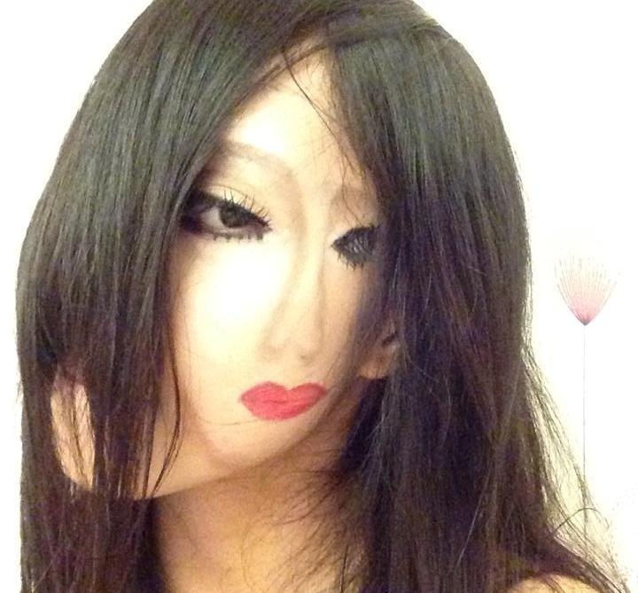 Nu sinh nganh Duoc dang anh hai guong mat gay xon xao hinh anh