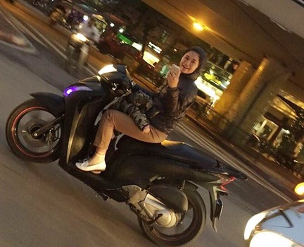 Co gai Viet chay xe SH bat ngo noi tieng vi Beckham dang anh hinh anh