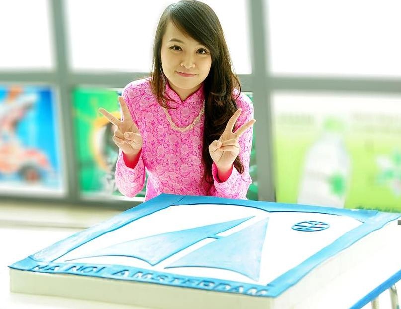 9X quan quan Vua dau bep lam banh tang thay co ngay 20/11 hinh anh