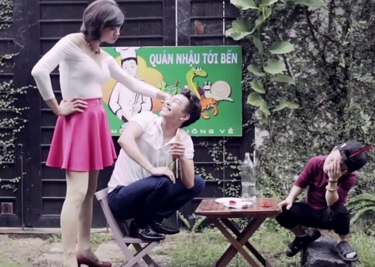 Clip bi vo bat qua tang tron viec nha hinh anh