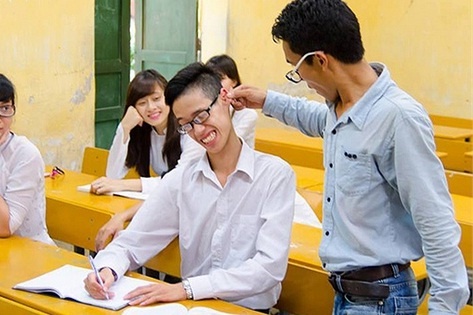 Clip rap tam su cua cau hoc tro ngo nguoc hinh anh