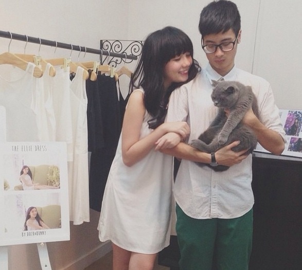 Cô và bạn trai sở hữu thương hiệu thời trang riêng. Các xây dựng hình ảnh mới lạ của cửa hàng này cũng giúp tăng lượt theo dõi cho Mie trên cả Facebook lẫn Instagram.