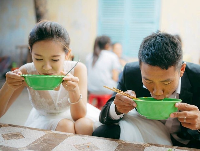 Cùng thời điểm, một diễn đàn tình yêu của Hàn Quốc cũng đã chia sẻ lại tác phẩm ấn tượng với dòng chú thích 