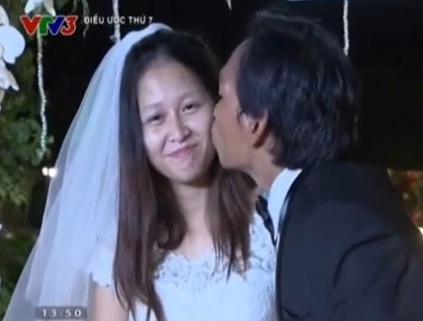 Le cuoi nhu mo cua chang trai 'nhat vo' tren via he Sai Gon hinh anh