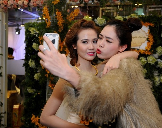 Dam cuoi gian di - xa hoa cua hot girl Viet trong nam 2014 hinh anh