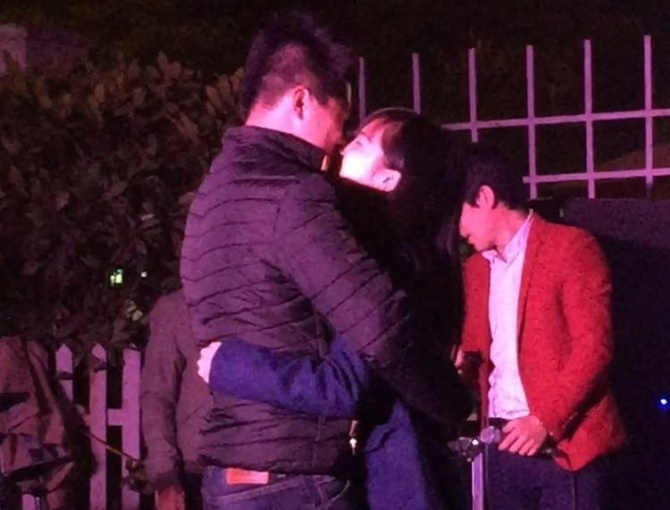 Chang trai Thai Nguyen cau hon ban gai lang man nhu phim hinh anh