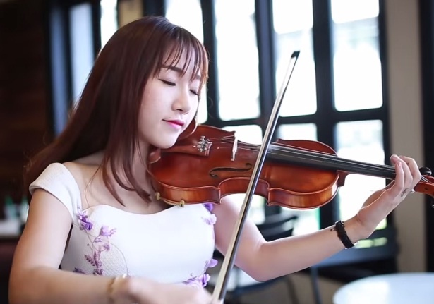 Clip co gai keo violin 'Chac ai do se ve' giau cam xuc hinh anh