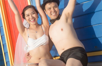 Cap doi mac bikini chup anh cuoi hinh anh