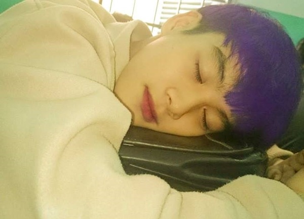 Dan canh ngu gat trong lop, nam sinh bat ngo noi tieng hinh anh