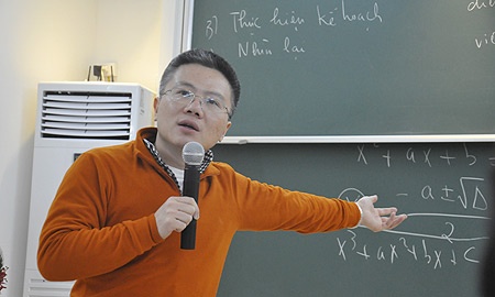 Bai giang cua GS Chau tai biet thu o Tuan Chau hinh anh