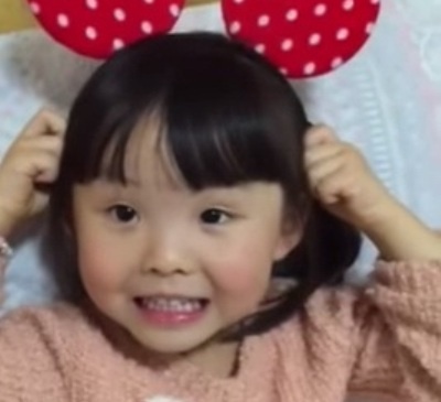 Clip be 4 tuoi noi thong thao 2 thu tieng hinh anh