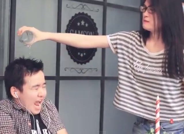 Clip hai 7 kieu nguoi bi ghet khi di ca phe hinh anh