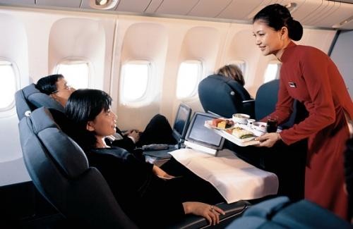 Không thiếu những hành động đẹp của tiếp viên dành cho hành khách trên mỗi chuyến bay. (Ảnh minh họa)