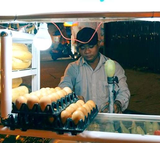 Chang ban xoi o Ha Noi bat ngo noi tieng mang hinh anh