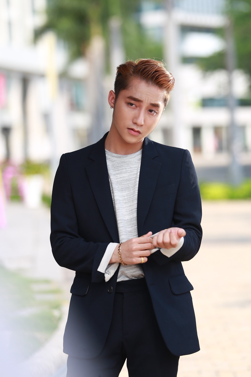 Gắn liền với phong cách bụi bặm, đôi khi mang hơi hướng Kpop nên diện mạo mới của Sơn Tùng M-TP trong MV sắp ra mắt hứa hẹn khiến nhiều người bất ngờ. 