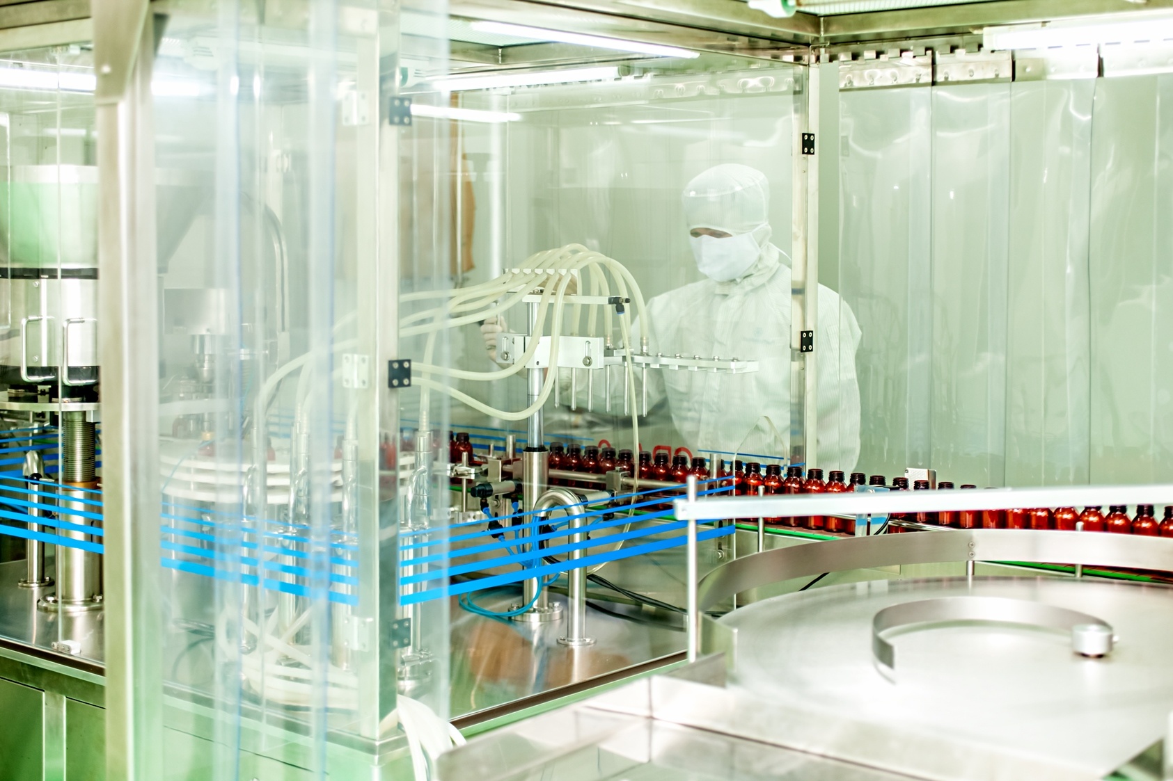 Dây chuyền sản xuất hiện đại tại nhà máy Hoa Thiên Phú Bình Dương đáp ứng tiêu chuẩn của cơ quan quản lý về chất lượng sản phẩm.