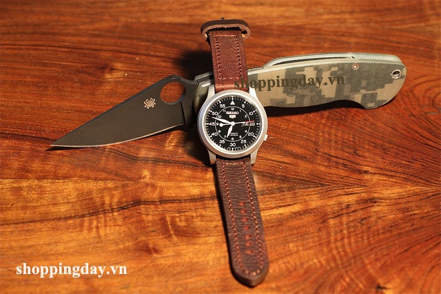 Seiko US Army S1930 là chiếc đồng hồ cơ nên tăng phần nam tính.