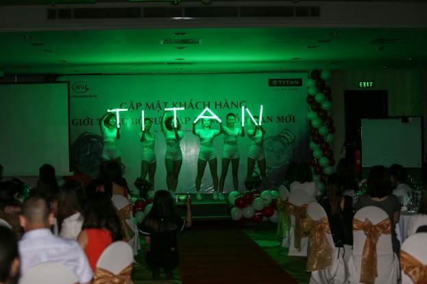 Titan ra mat BST dong ho moi hinh anh