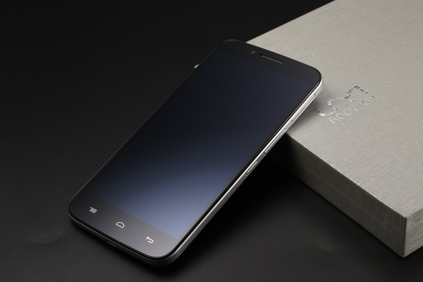 Emax - smartphone gia re pin khoe hinh anh