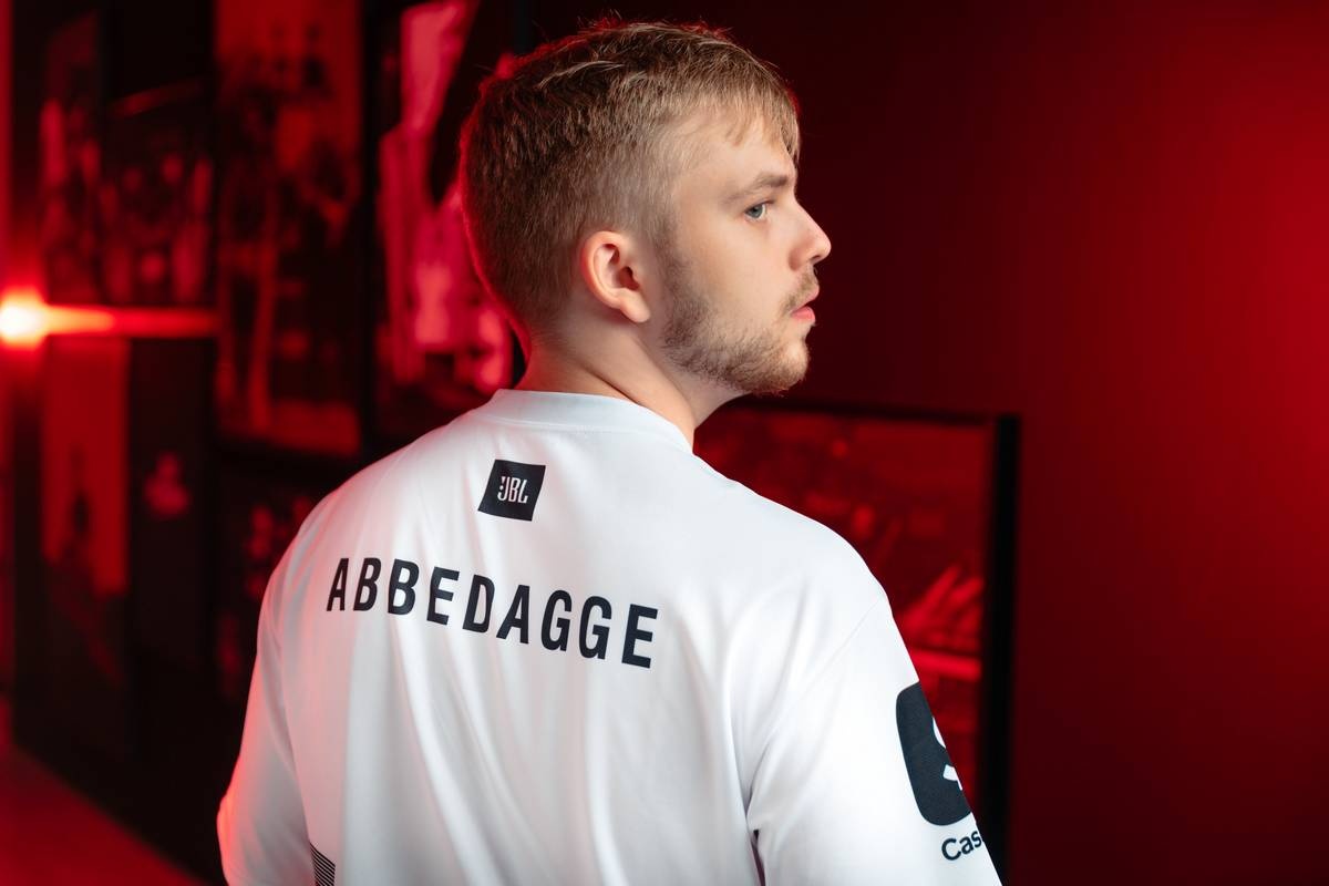 Tuyen thu 100 Thieves coi thuong Faker sau chuc vo dich LCS hinh anh