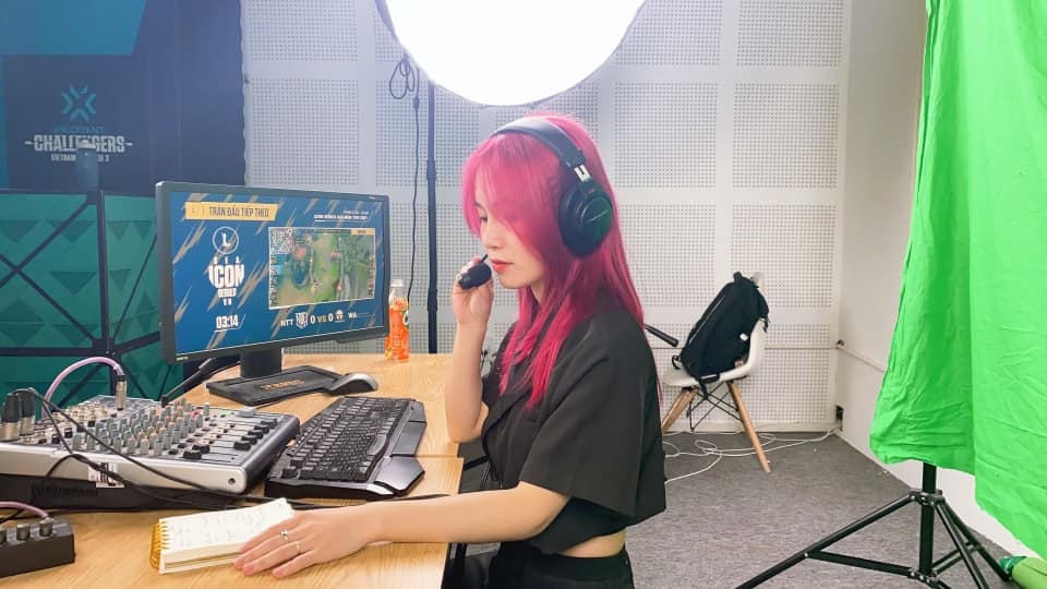 Hoang Anh Anie an tuong voi Shy cua Team Flash hinh anh