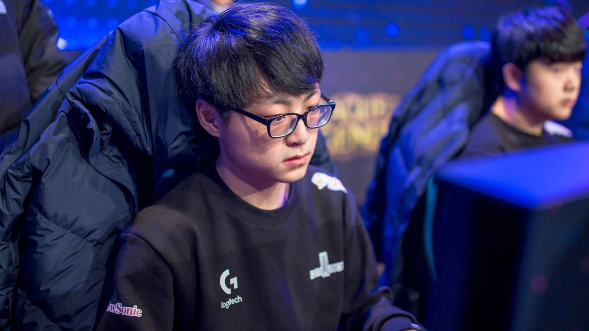 ShowMaker chan Lien Minh Huyen Thoai hinh anh