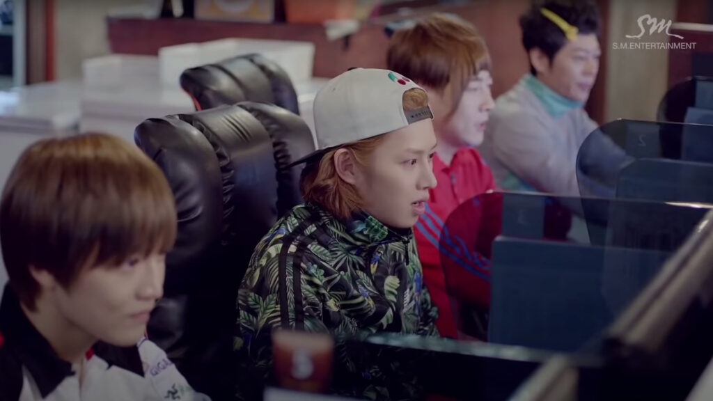 Heechul bo ban gai vi me game anh 1