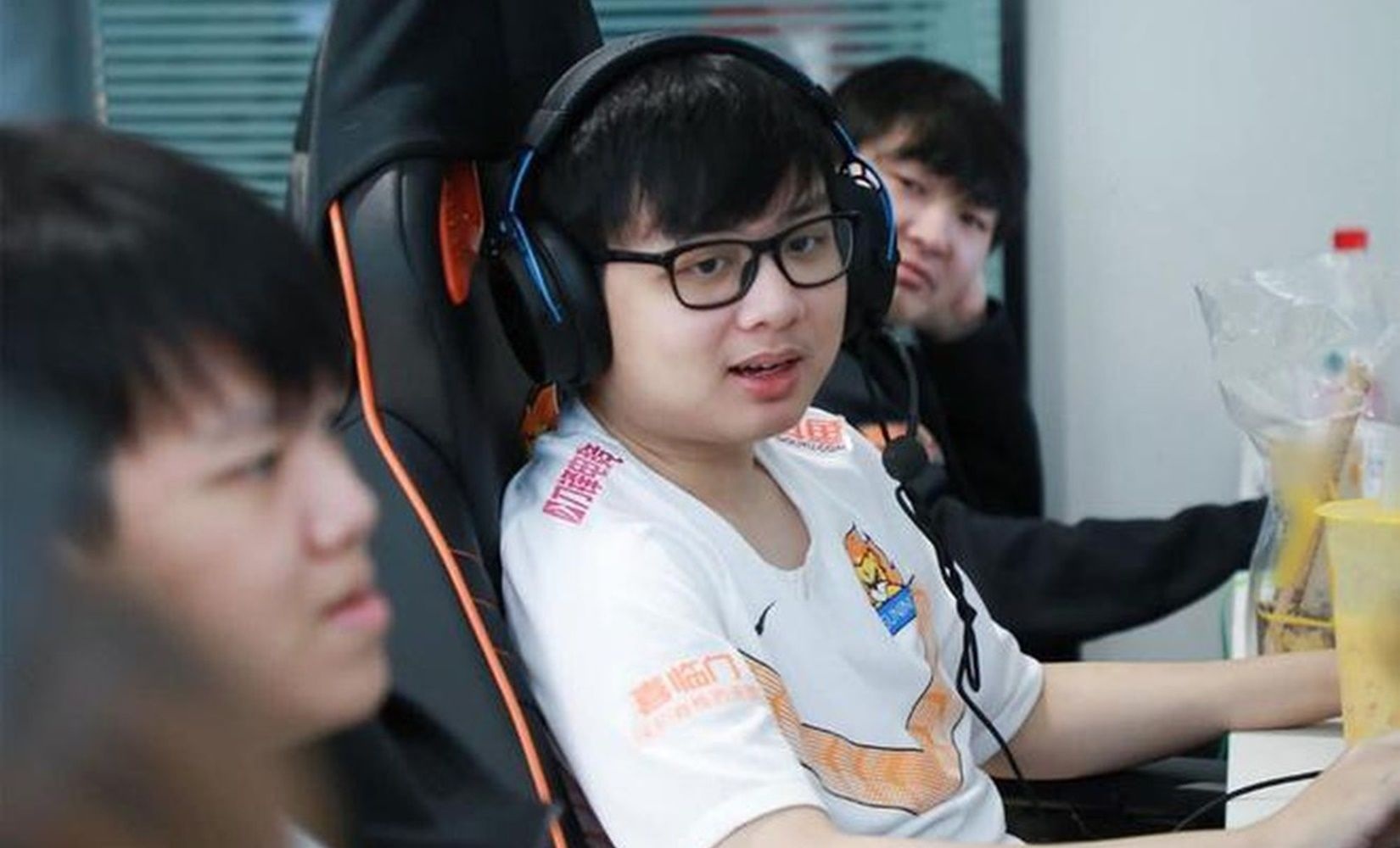 SofM duoc san don khi ve Viet Nam leo xep hang hinh anh