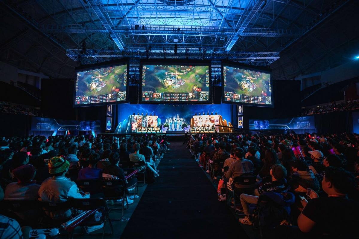 Riot se thay doi dia diem to chuc chung ket the gioi 2021? hinh anh