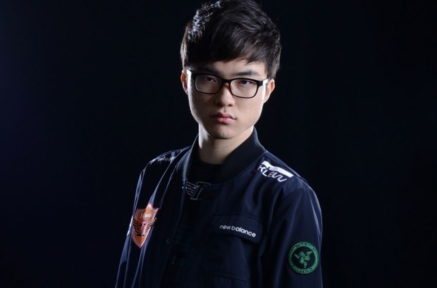 Faker tu thiet ke phu kien game doc quyen anh 1