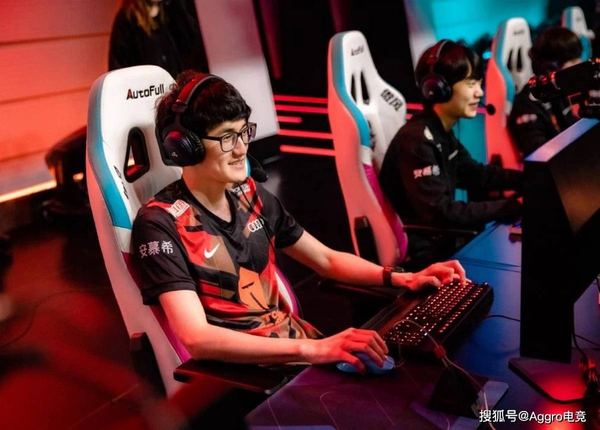 bat ngo voi thu nhap tu cac tuyen thu LPL anh 1