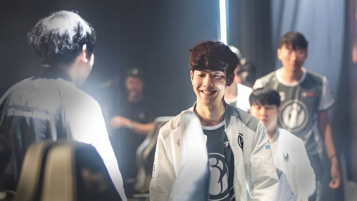 TheShy la tuyen thu LPL gioi nhat thoi dinh cao anh 1