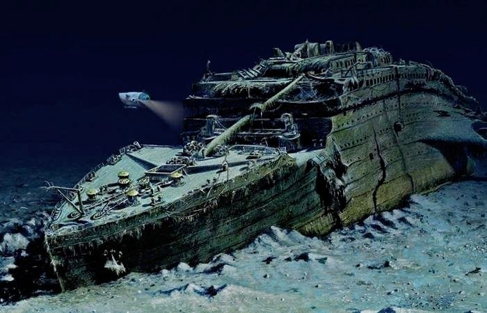 Khung canh xac tau Titanic o do sau 3.800 m hinh anh
