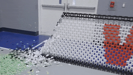 Lap ky luc Guinness voi buc tuong domino dai 50 m hinh anh